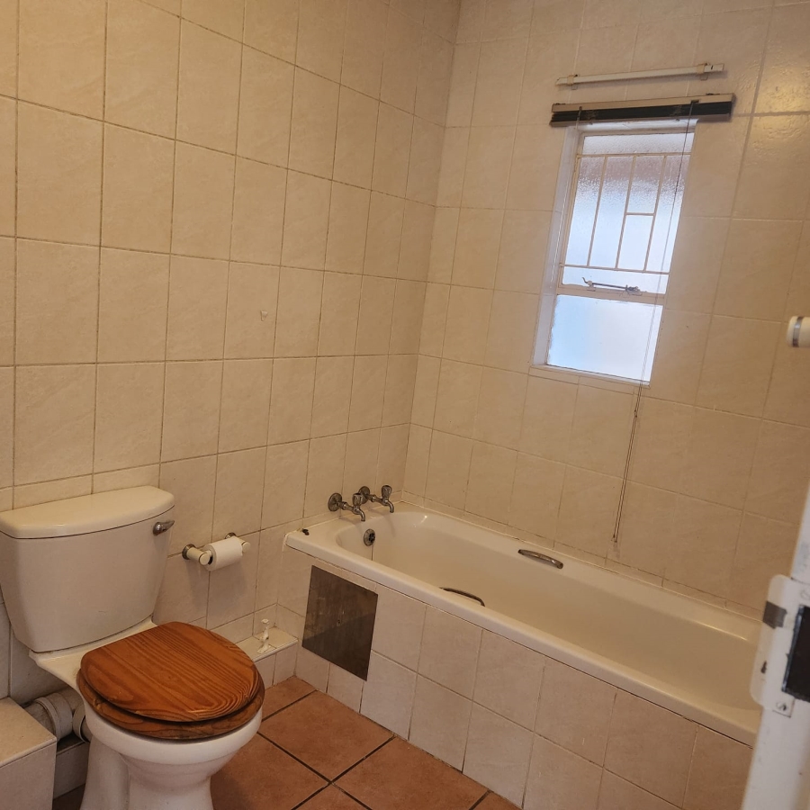 To Let 2 Bedroom Property for Rent in Kannoniers Park North West